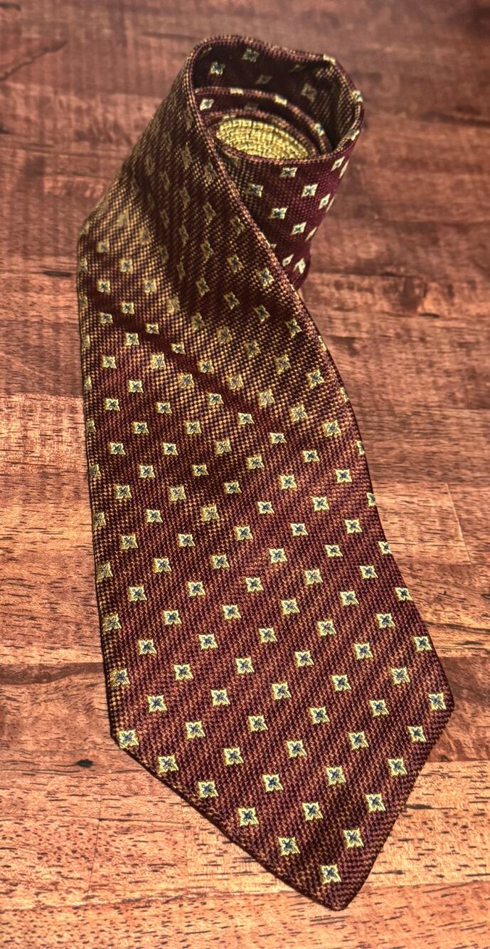 Tommy Hilfiger 100% Silk Tie 59 x 4 in Deep Red / Gold Undertones